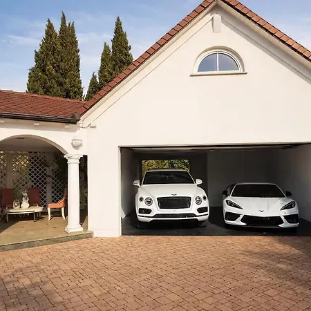Вилла Loewe - Heated Indoor Pool, & Wellness Estate Near Basel *